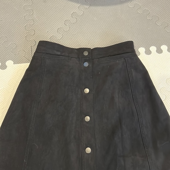 Aritzia Wilfred Black Vegan Suede Gaudin Midi Skirt 00 - Picture 6 of 9